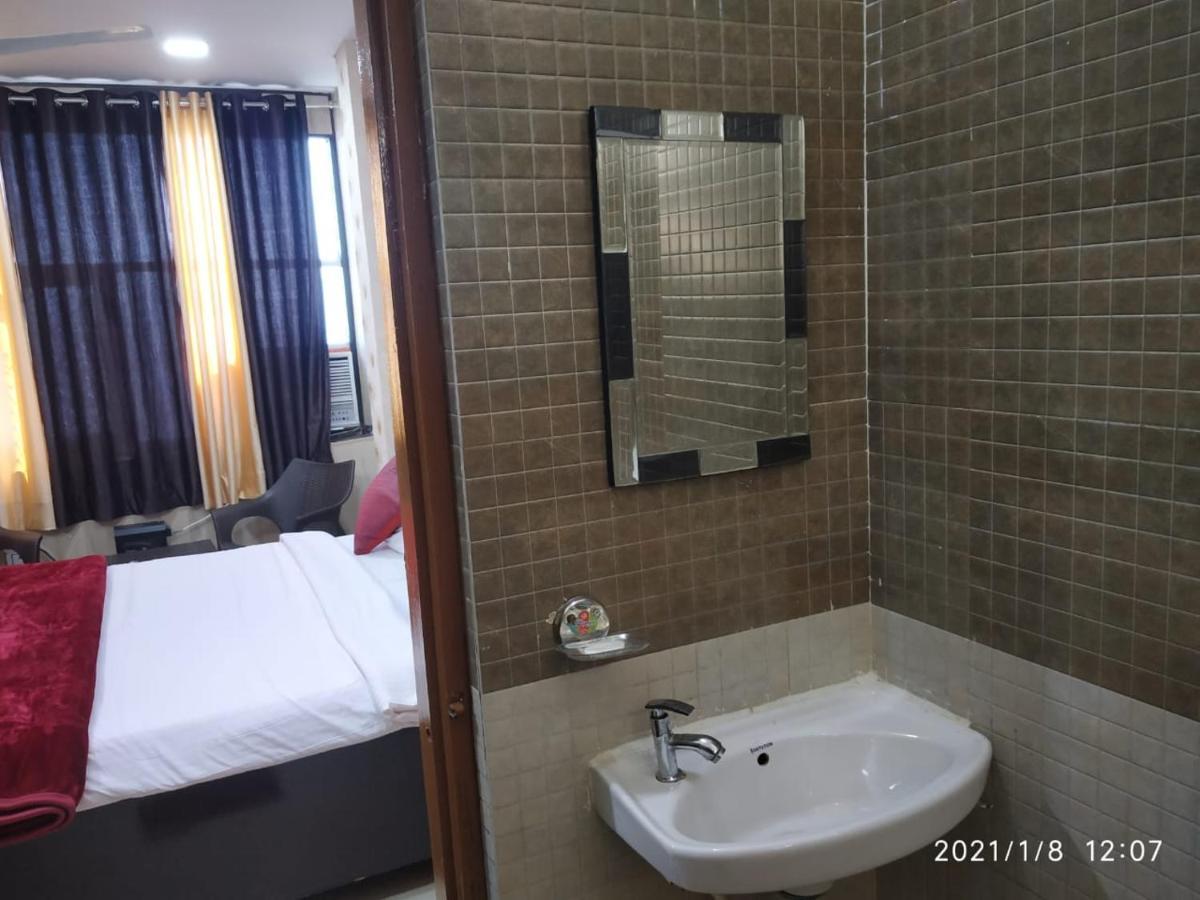 Hotel Aarti Darshan Haridwār Exteriör bild