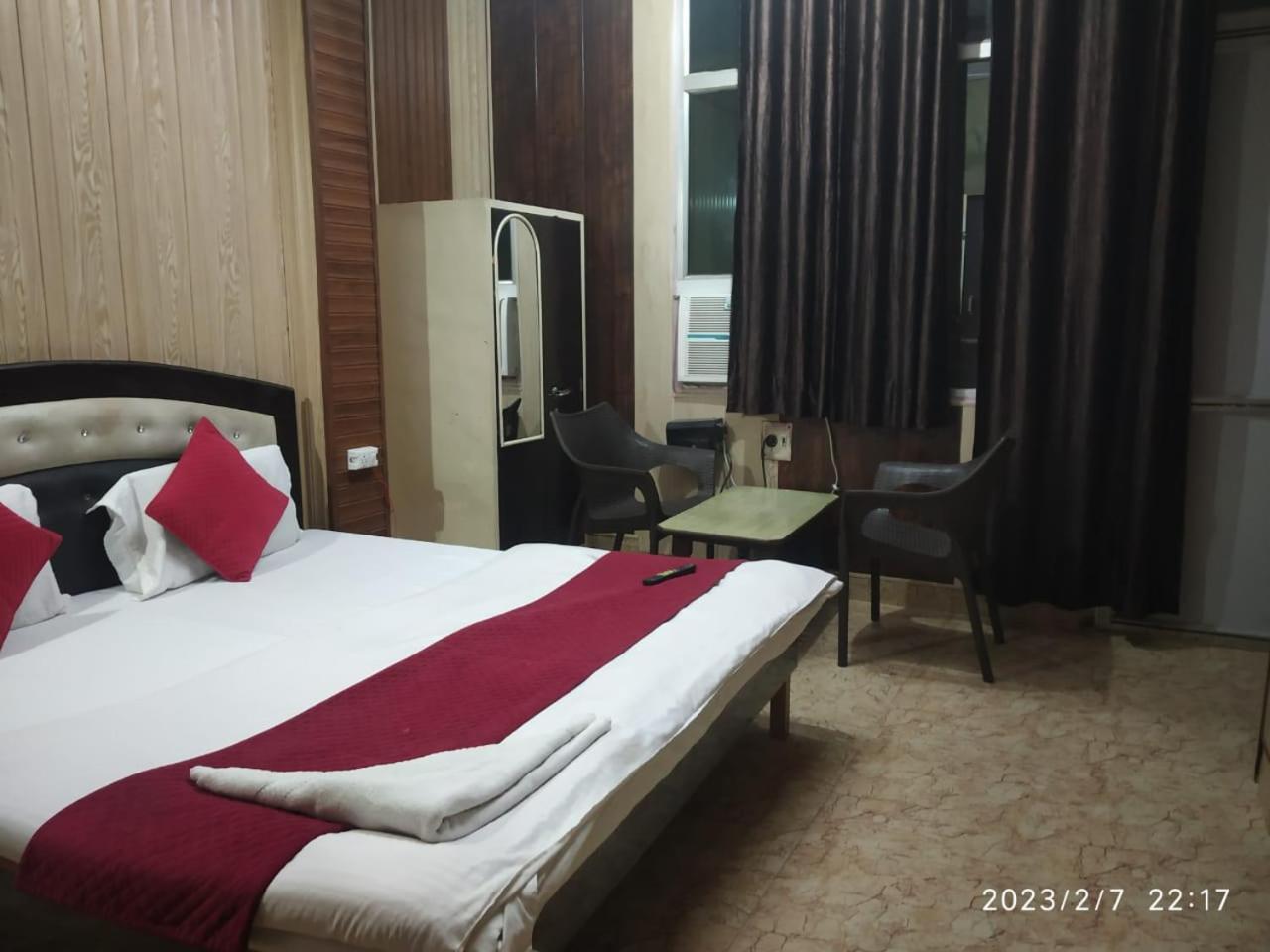 Hotel Aarti Darshan Haridwār Exteriör bild