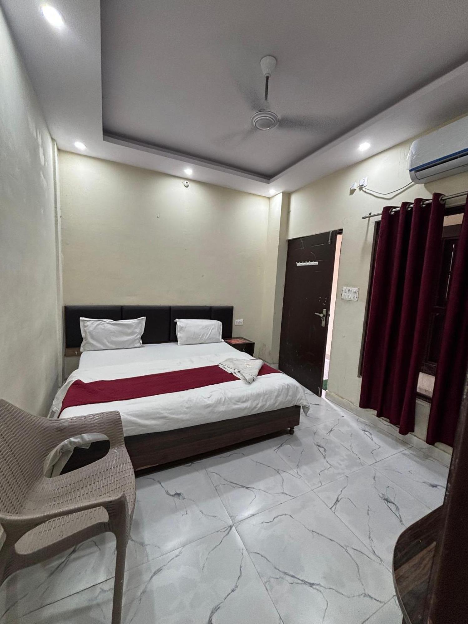 Hotel Aarti Darshan Haridwār Exteriör bild