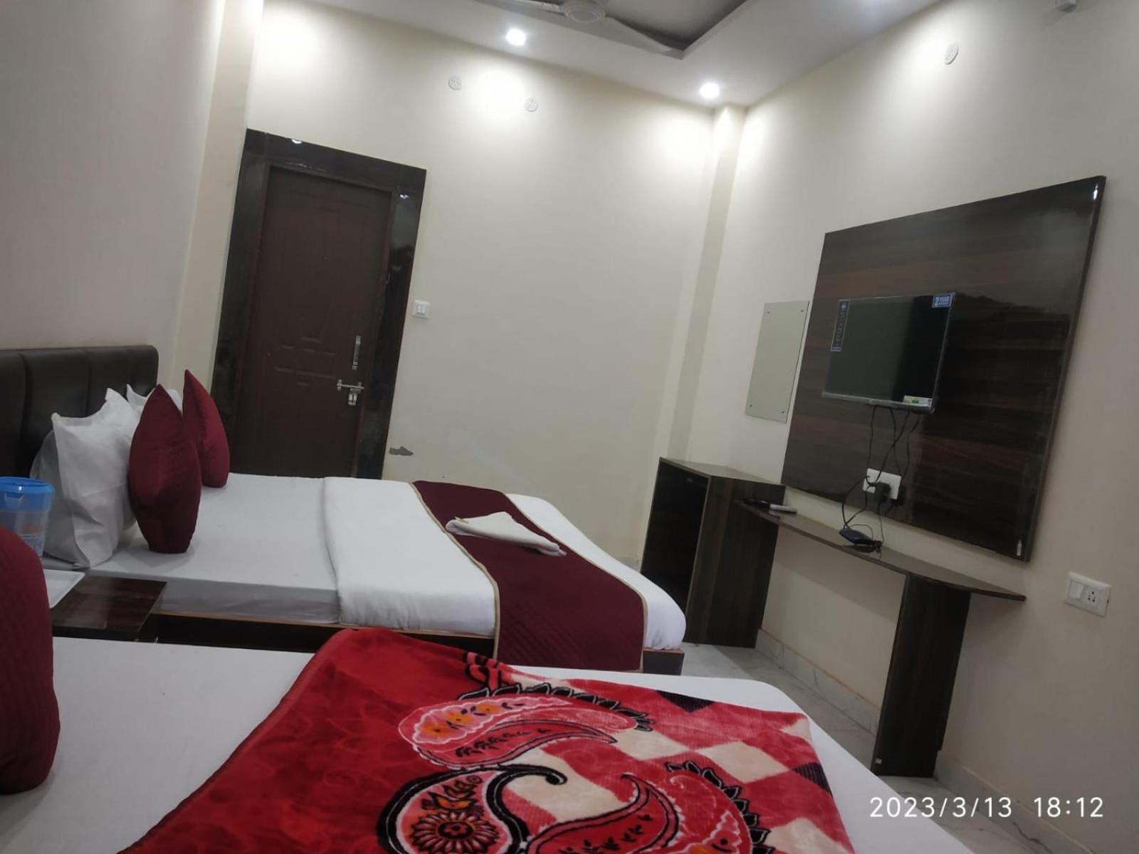 Hotel Aarti Darshan Haridwār Exteriör bild