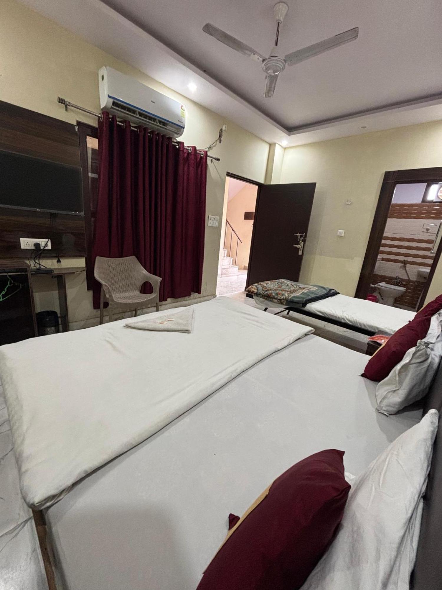 Hotel Aarti Darshan Haridwār Exteriör bild